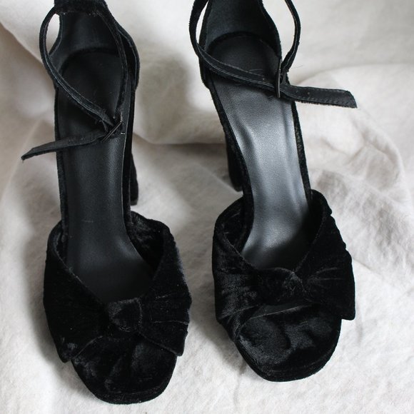 Joie Black Velvet Open-toe Buckle Closure Heels Sandals 6.5 - Picture 2 of 9